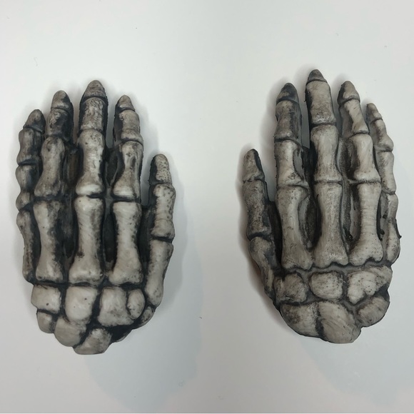 Hair accessory plastic skull hand clips - Picture 3 of 13